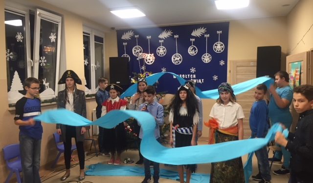 RODZINNY KIERMASZ ŚWIĄTECZNY